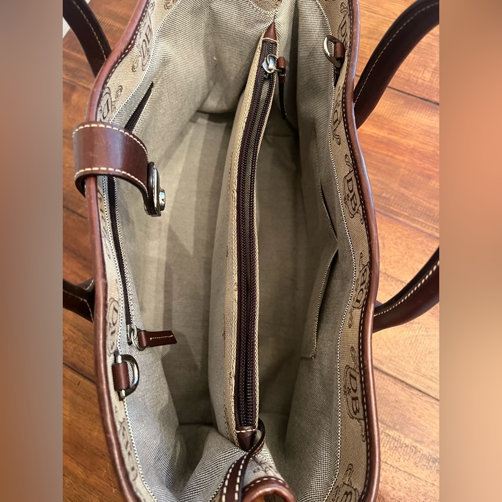 Dooney & Bourke | Signature Logo Tote - Picture 6 of 7
